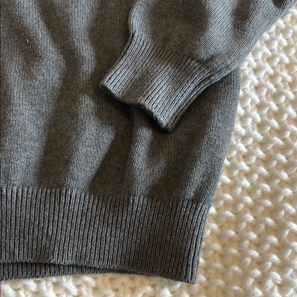 Izod Gray V-Neck Sweater Size L - Picture 5 of 9